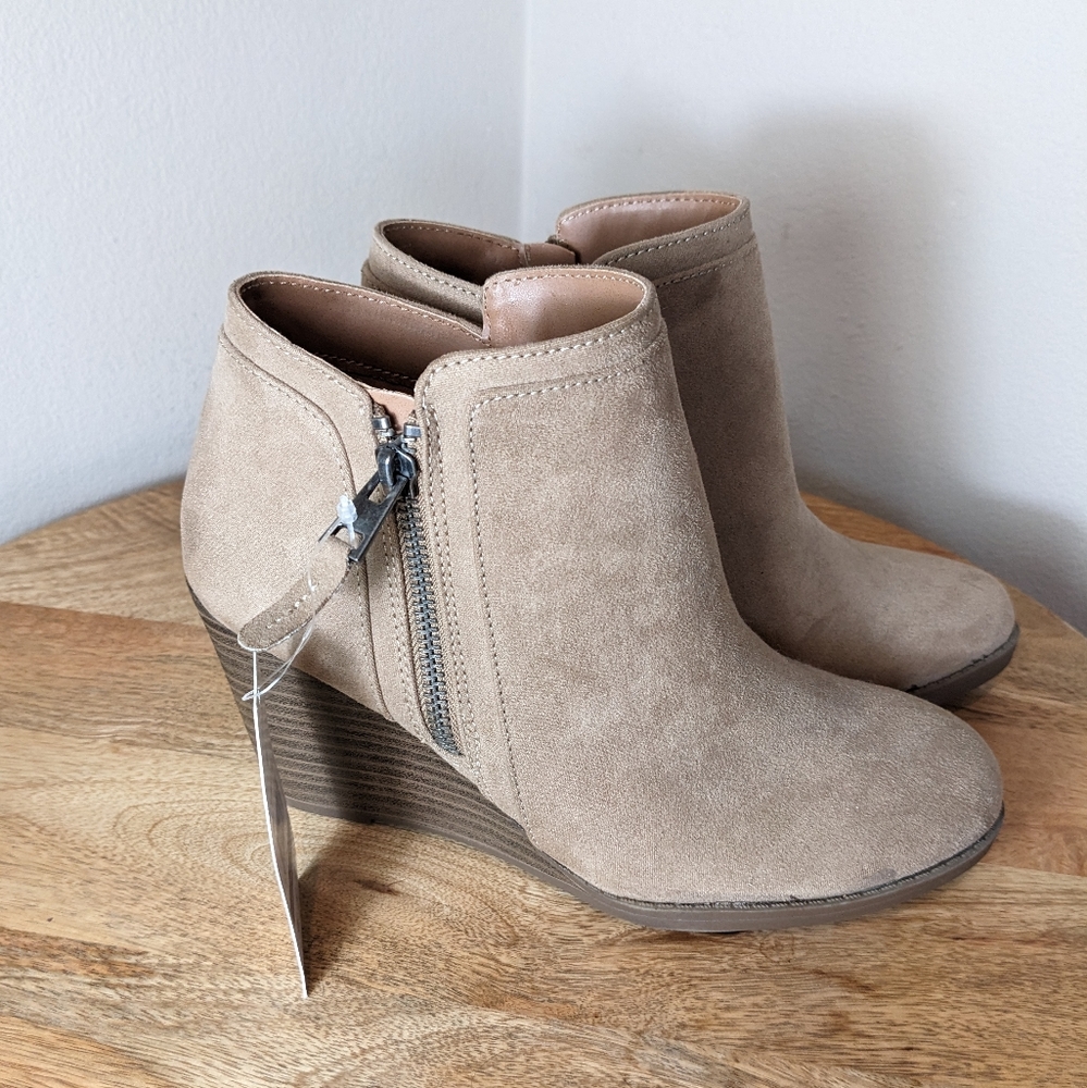 NEW sueded memory foam wedge ankle bootie